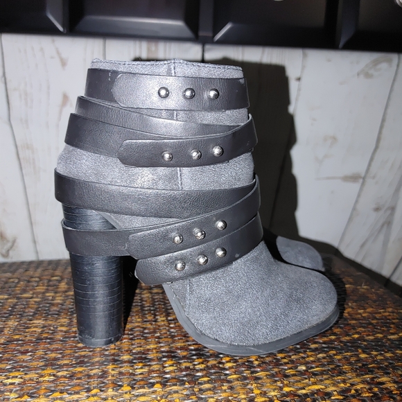 Boots - Picture 5 of 7